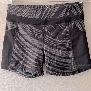 Women’s Saucony Bullet Series Running Shorts, Medium